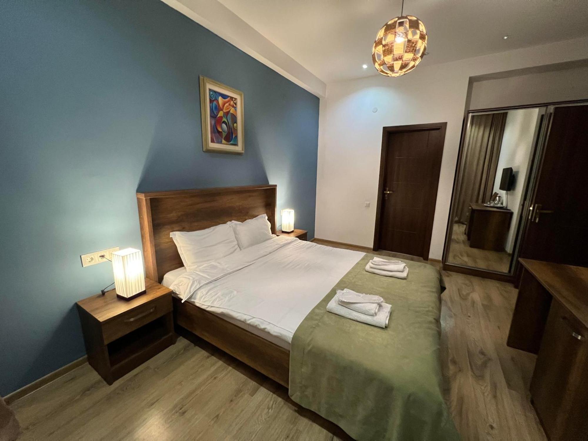Hotel King Tom Tiflis Exterior foto