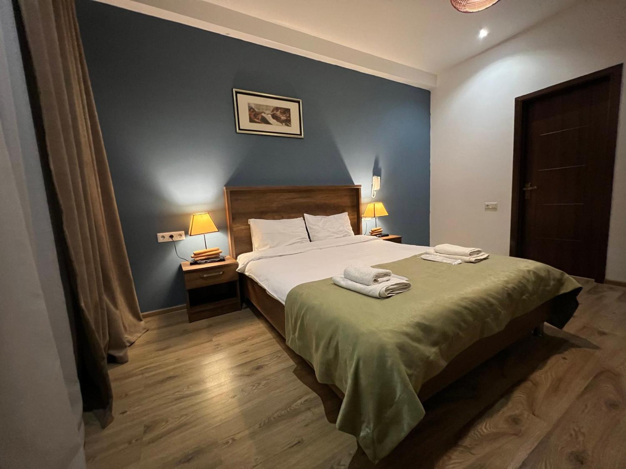Hotel King Tom Tiflis Exterior foto