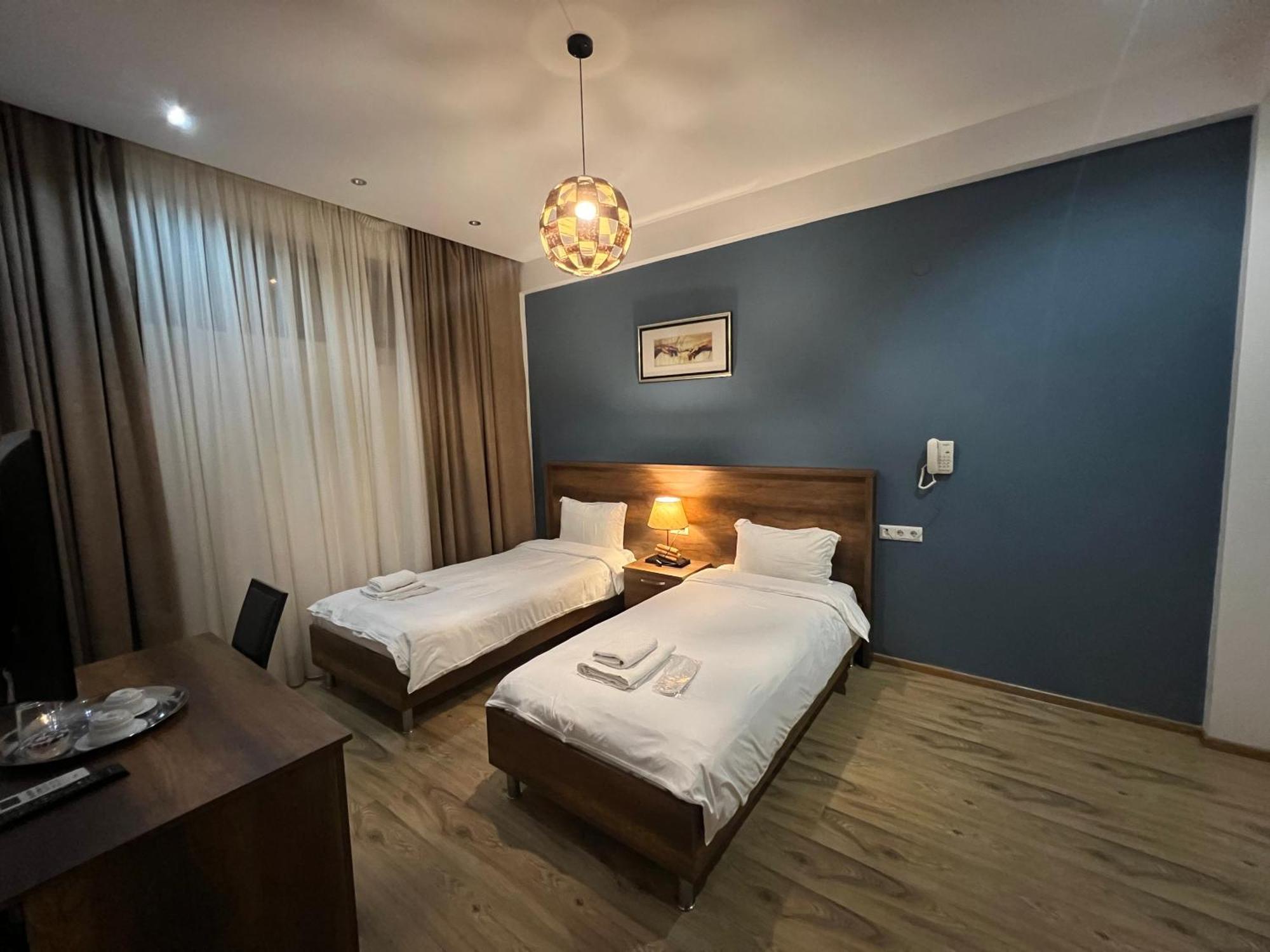 Hotel King Tom Tiflis Exterior foto