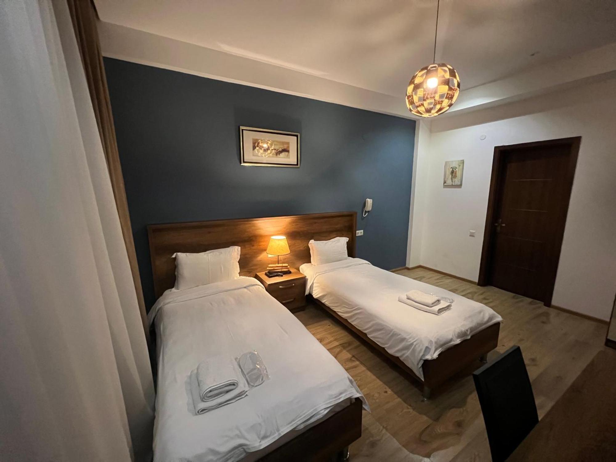 Hotel King Tom Tiflis Exterior foto