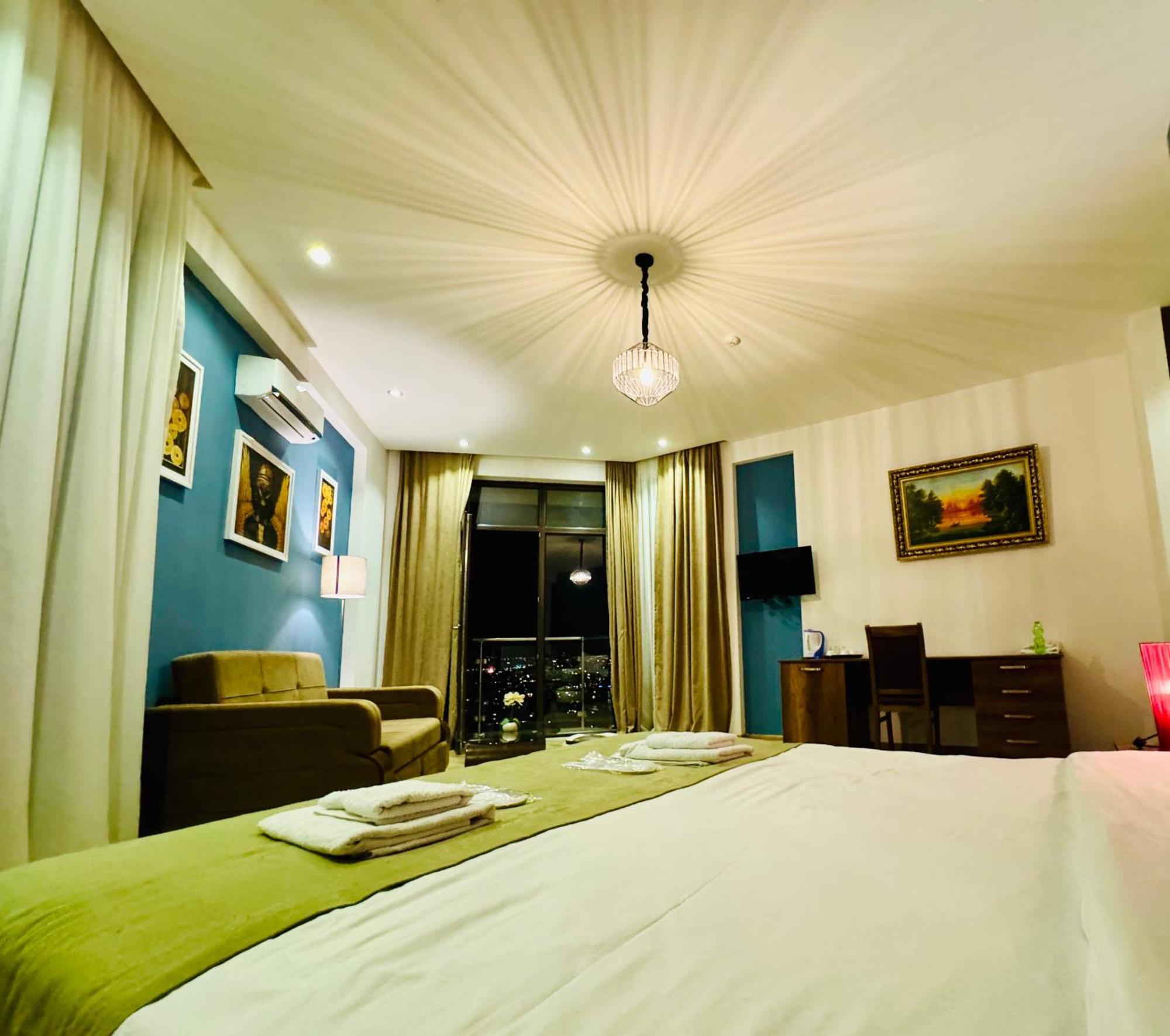Hotel King Tom Tiflis Exterior foto