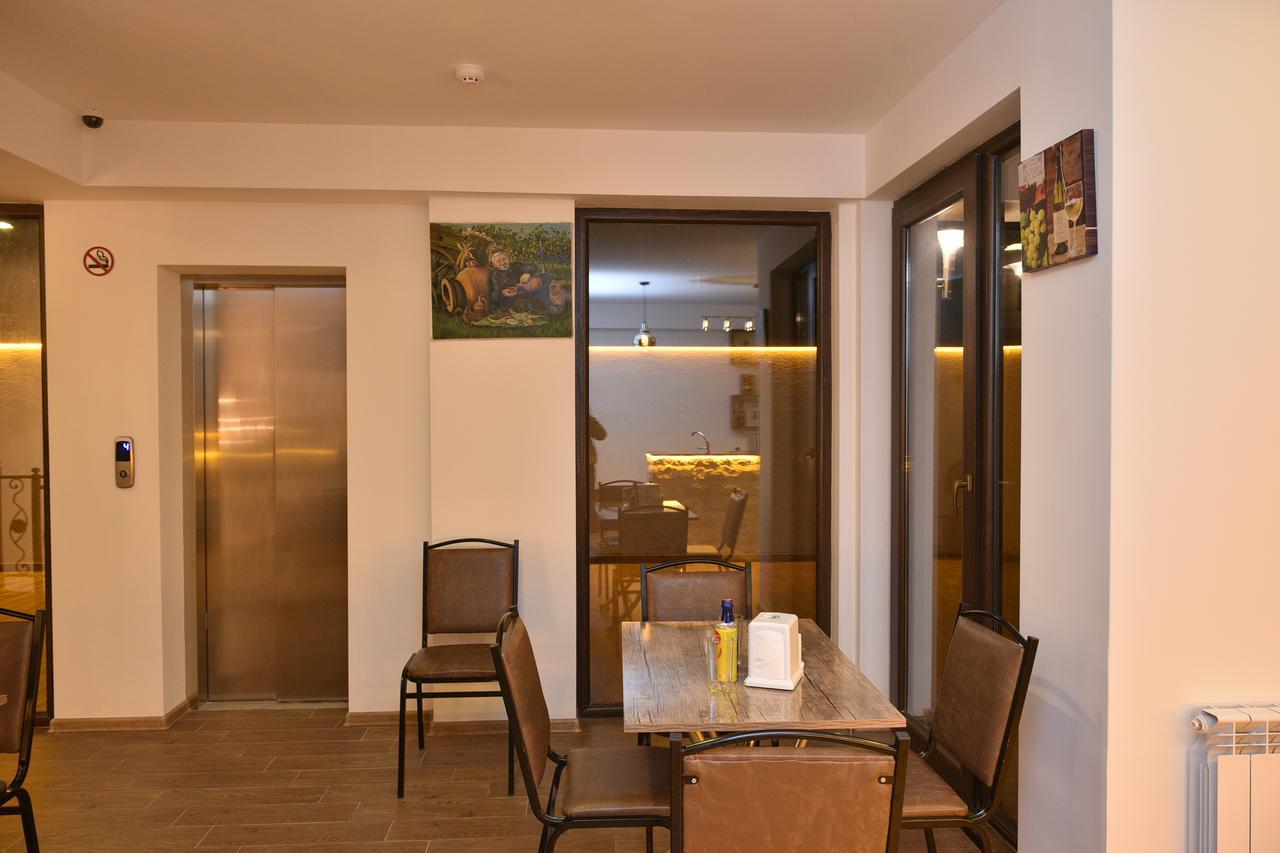 Hotel King Tom Tiflis Exterior foto